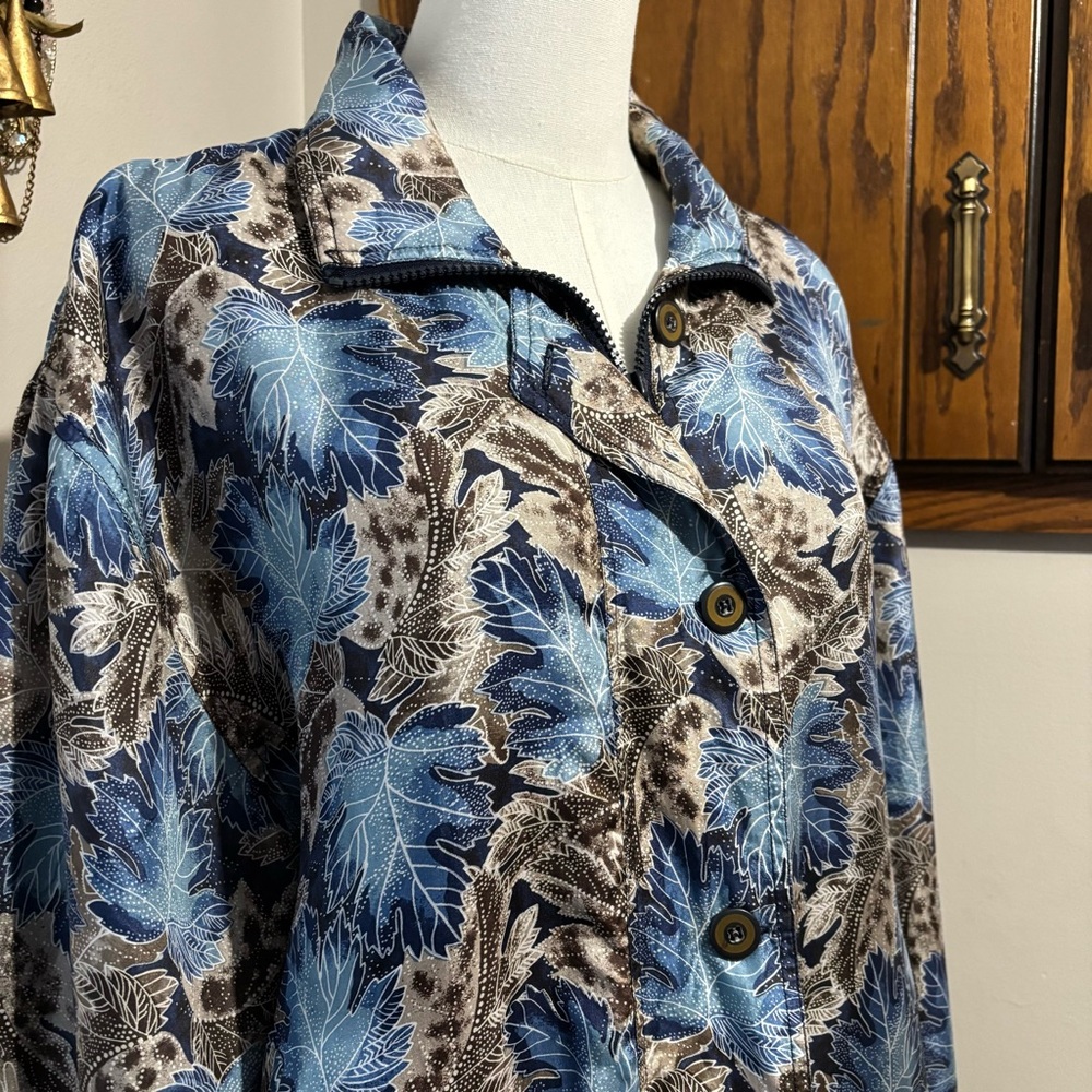 Stunt Sports Silk Jacket Size Medium Floral Abstract Print Detail Blue Grey - Picture 2 of 10